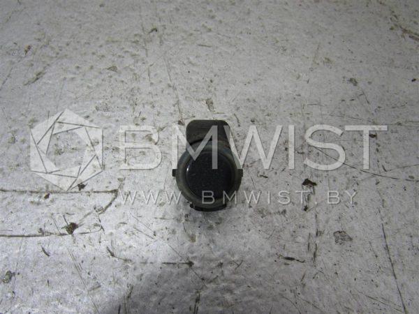 70076